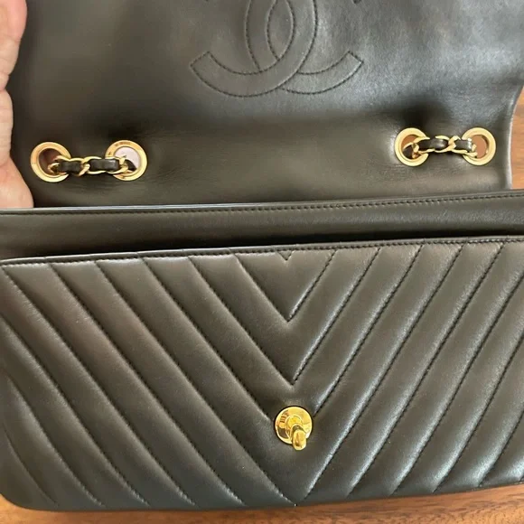 Authentic Chanel lambskin/calfskin large black chevon single flap shoulder bag - Picture 12 of 14